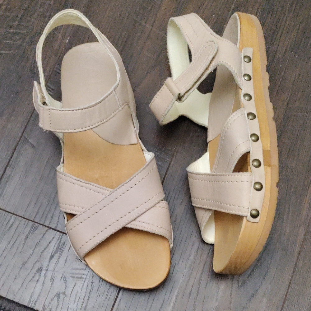 Kalso "Serene" Blush Leather/Wood Clog Sandals